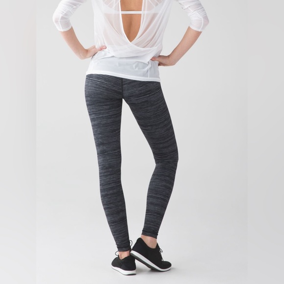 32” Lululemon Wunder Under Pant III in Blurry Belle Battleship Black. Size 6. - Picture 4 of 11